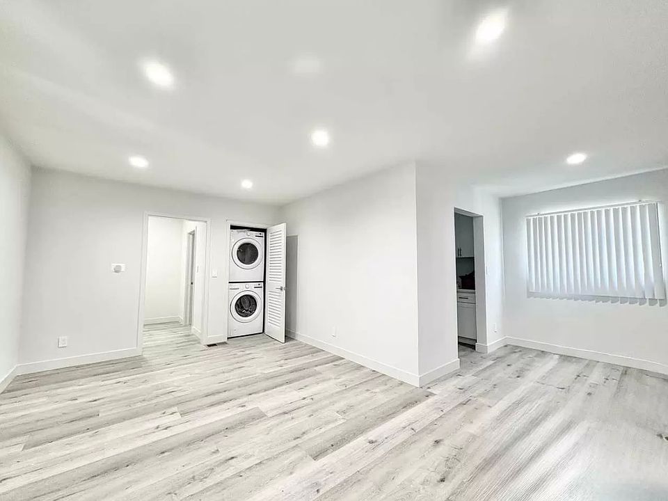 1st image of 1118 S Holt Ave #1B