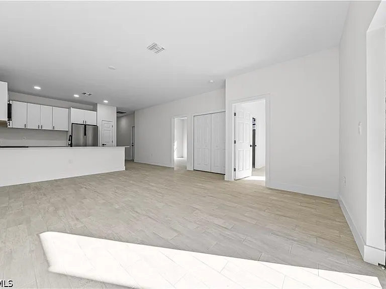 2220 Kenneth Ave S — Photo 15