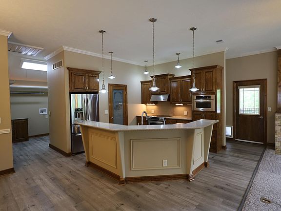 2nd image of 1604 Hampshire Ct