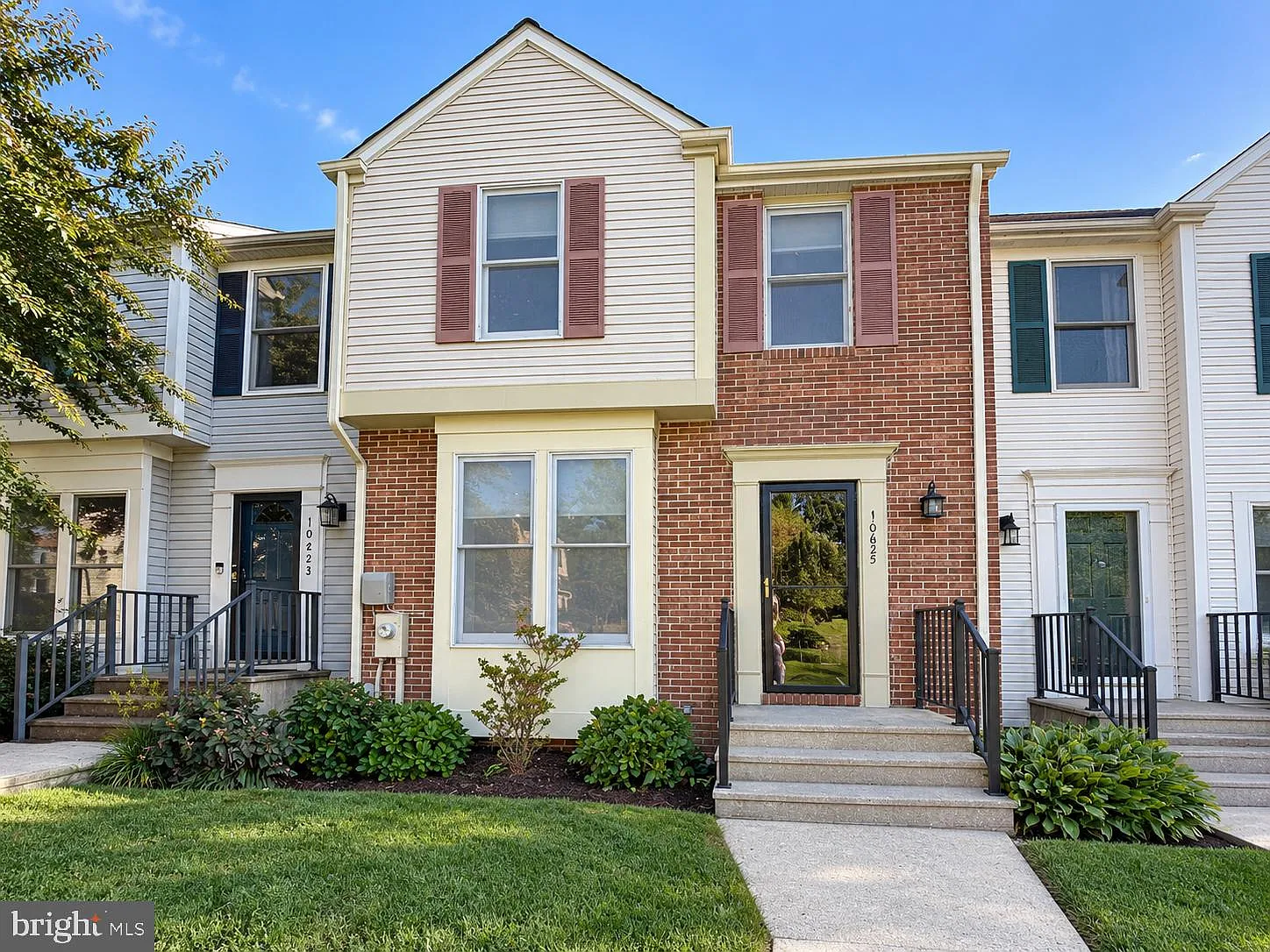 3 bed, 4.0 bath, 2144 sqft, $2,700 — Photo 1
