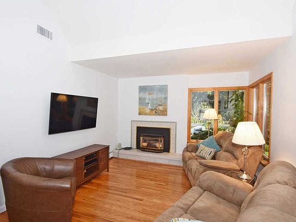 5th image of 4 Hill Dr