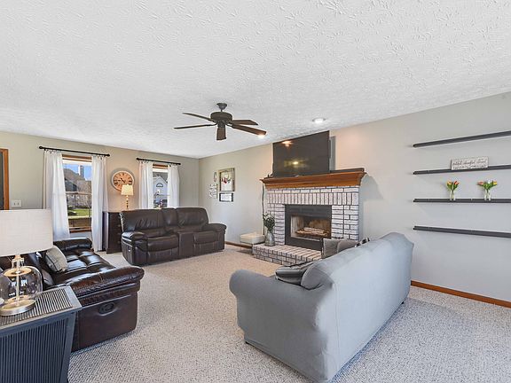 5th image of 5822 N Mayflower Dr
