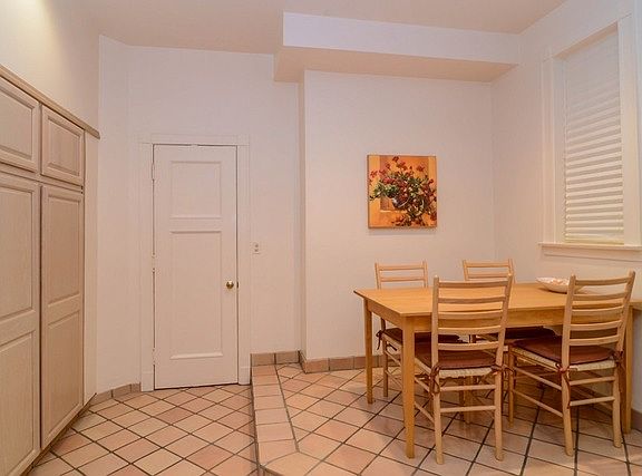 5th image of 457 W Fullerton Pkwy APT 1W