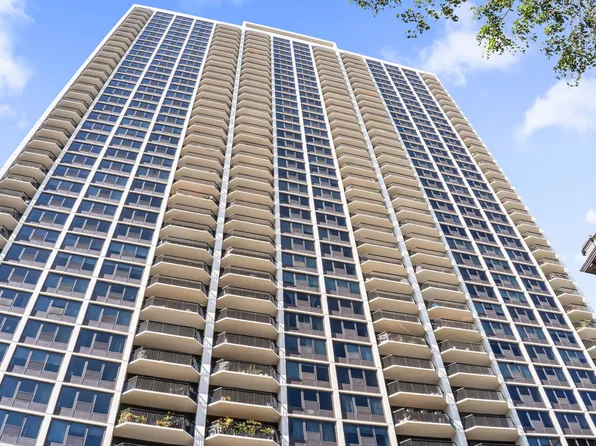 1560 N Sandburg Ter APT 703J, Chicago, IL 60610