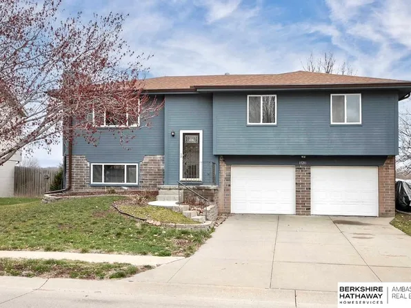 15210 Rock Creek Dr, Omaha, NE 68138
