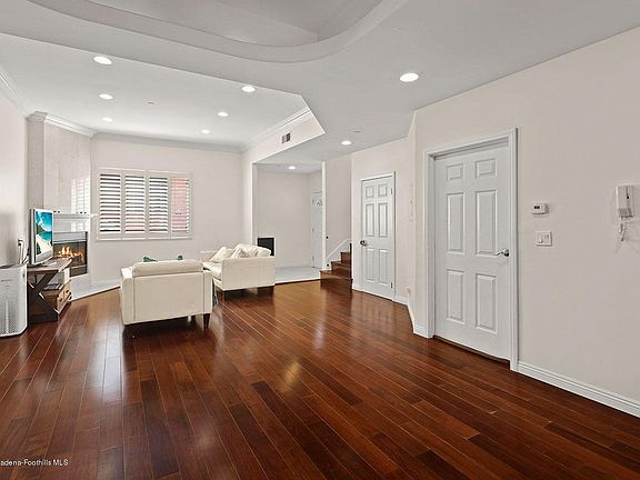 4th image of 2223 Montrose Ave APT 6