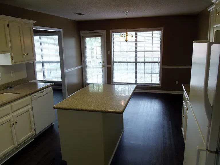 4073 Willow Glen Cir — Photo 10