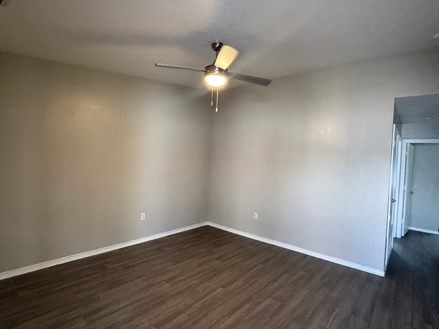 2 bed, 850 sqft, $1,350 — Photo 4