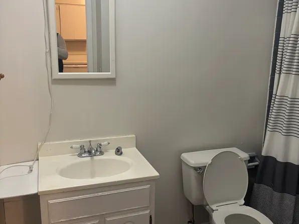 216 Christopher Columbus Drive image 7 of 7