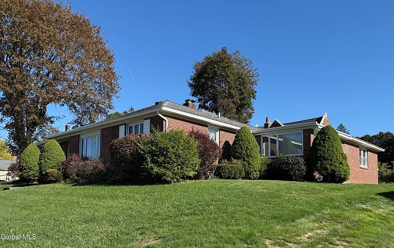 3rd image of 5 Lindbergh Avenue