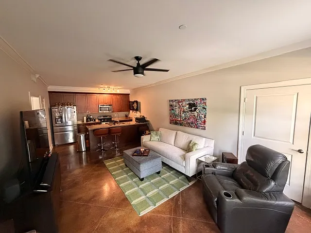 1 bed, 725 sqft, $1,800 — Photo 2