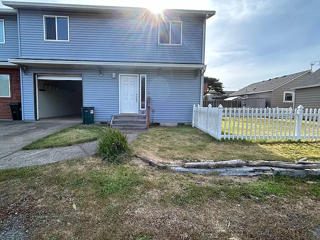 3 bed, 1350 sqft, $1,950 — Photo 1