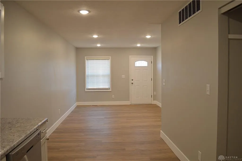 2 bed, 1.0 bath, $995 — Photo 4