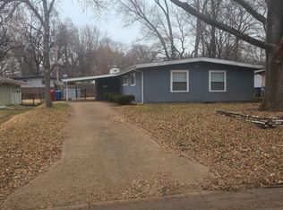 855 Robinwood Dr, Florissant, MO 63033