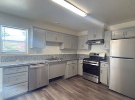 322 W 6th St