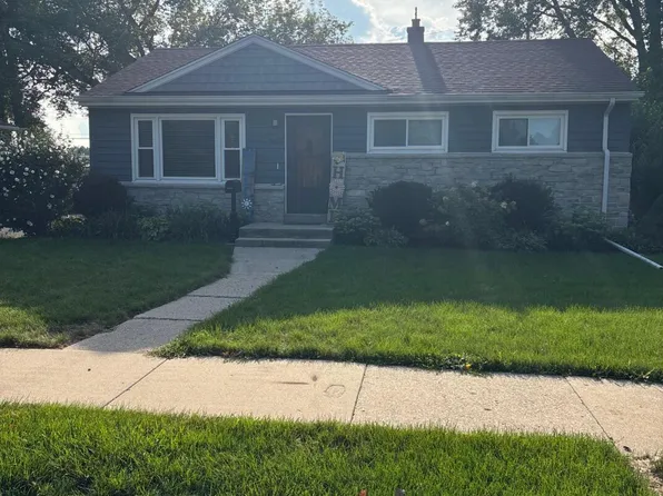 502 Greenmeadow DRIVE, Waukesha, WI 53188