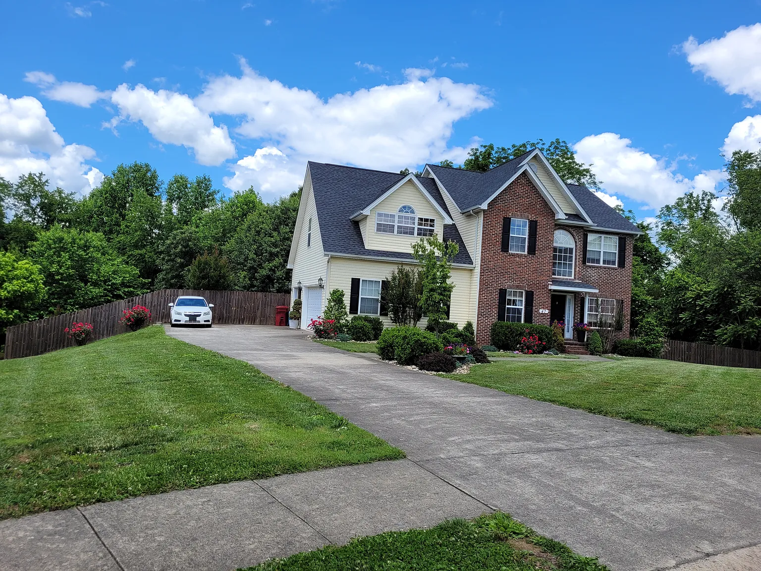 5 bed, 2292 sqft, $2,650 — Photo 2