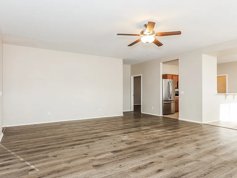 119 E Mountain View Rd — Photo 4