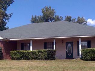 864 Politic Rd, Elmore, AL 36025