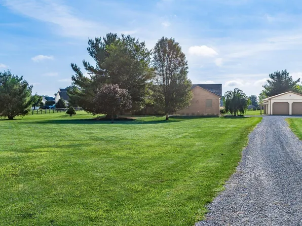 8261 York Rd SW, Pataskala, OH 43062
