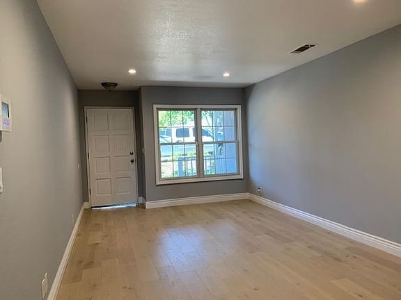 5th image of 62 Windsor Ln