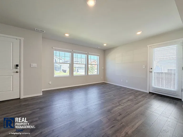 2216 Trailside Dr NE — Photo 8