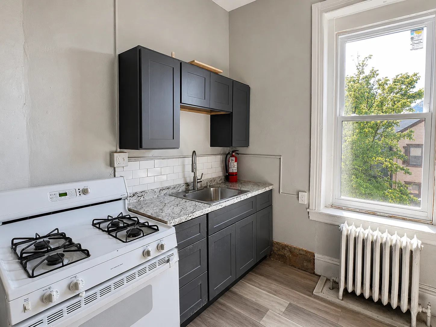2 bed, 1000 sqft, $1,750 — Photo 2