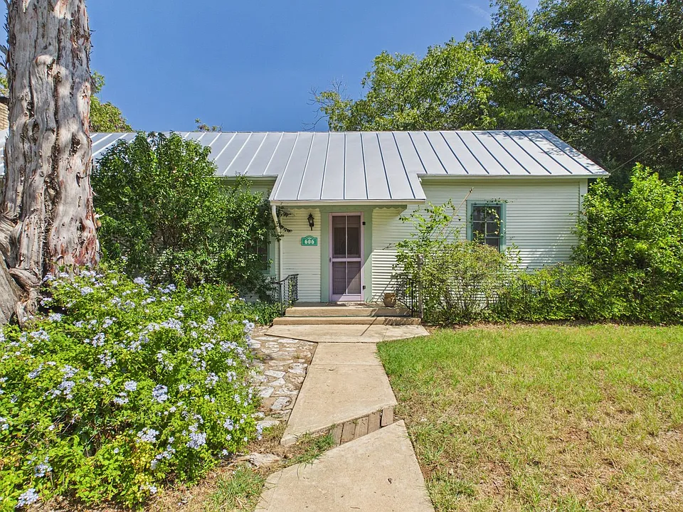 606 W Austin St