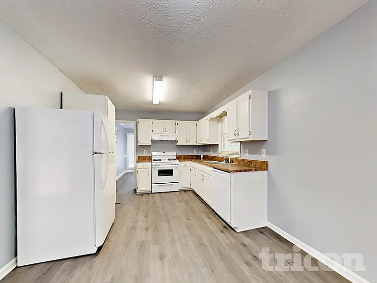 91 Stratford Dr — Photo 8