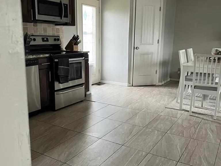 1858 W Cliff Pl — Photo 7