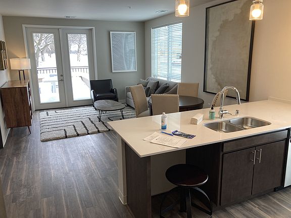 5th image of 2515 N Wauwatosa Ave #208