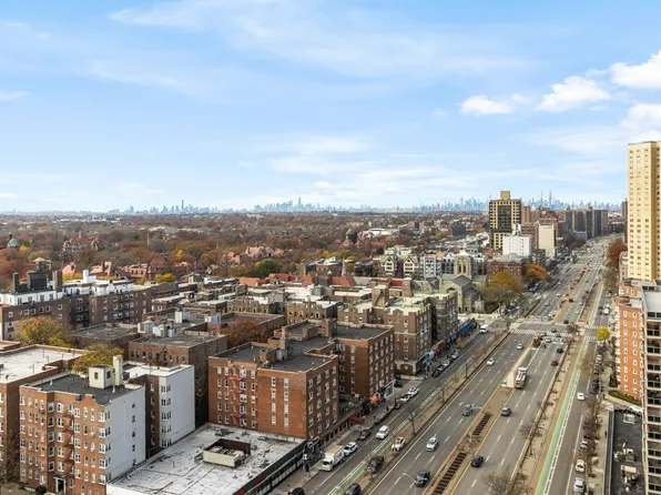 112-01 Queens Boulevard image 4 of 34