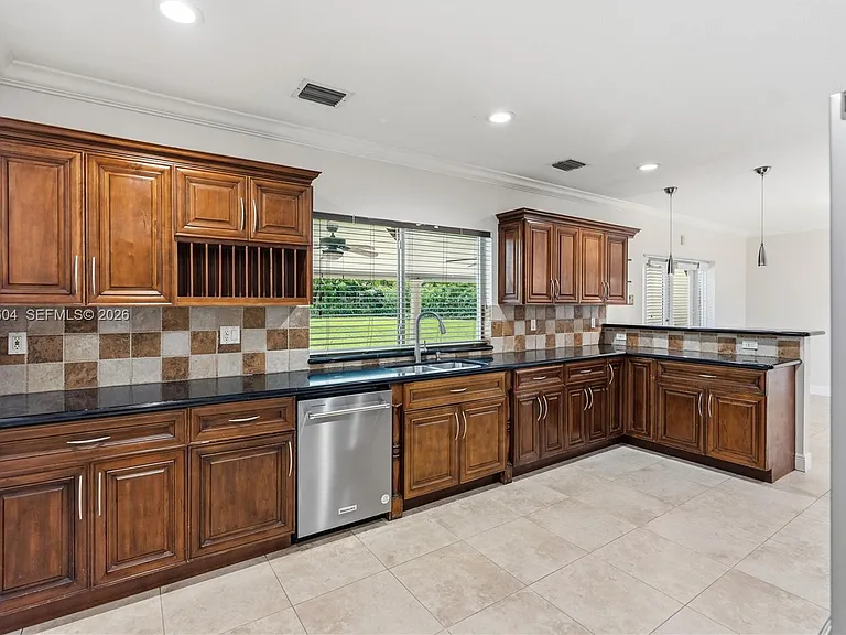6801 SW 102nd Ave — Photo 32