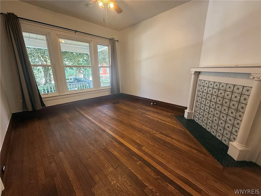 3 bed, 1.0 bath, 2396 sqft, $1,550 — Photo 4