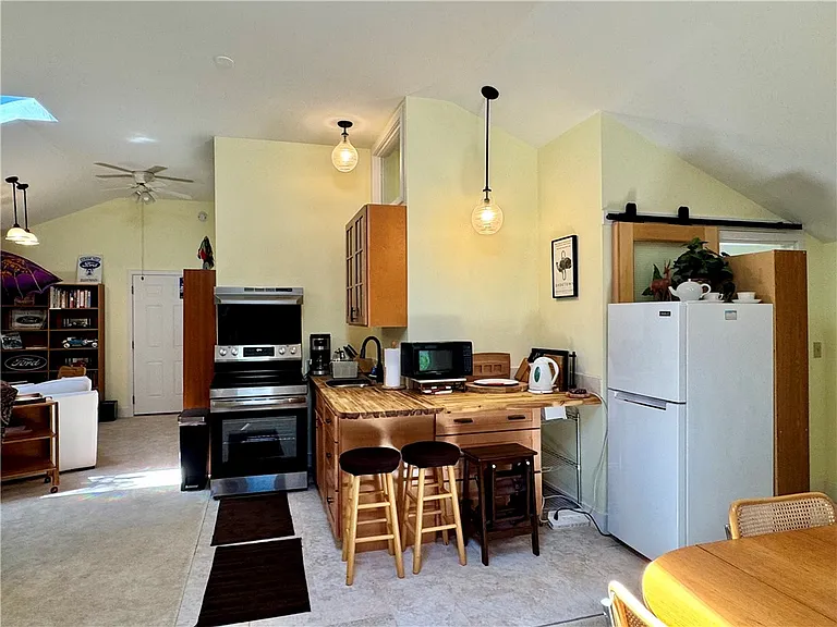 333 Colebrook Dr — Photo 5