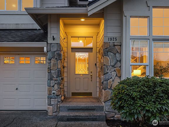 4th image of 1925 NE 33rd Place