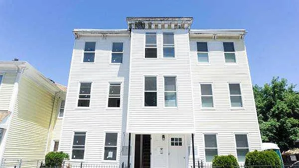 3 bed, $2,695 — Photo 1