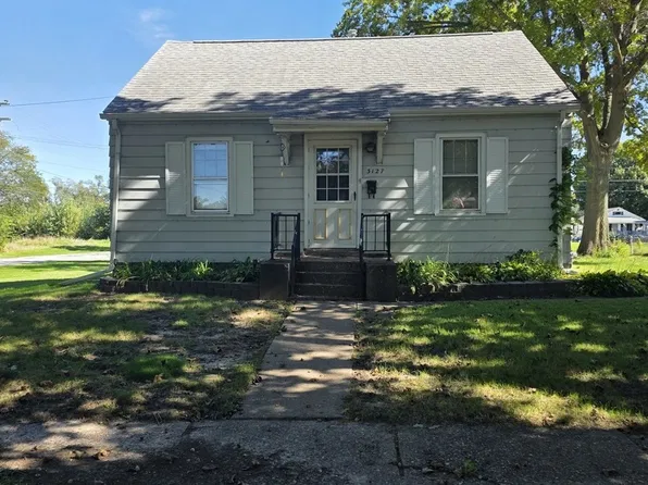 3127 Sheridan St, Davenport, IA 52803