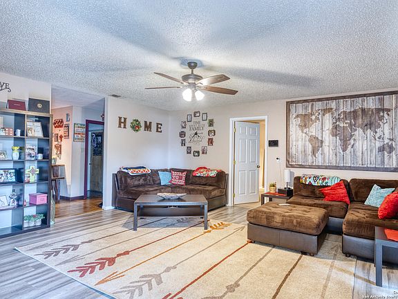 5th image of 133 N BLUEBONNET DR
