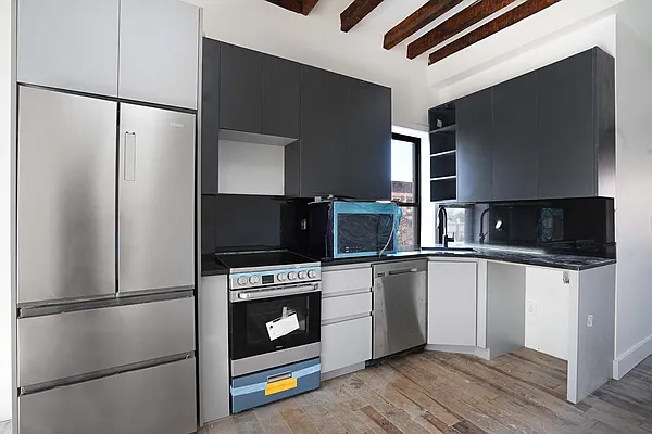 Rented by Nolita Group | media 10