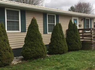 425 6th St, Rainelle, WV 25962