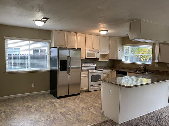 4th image of 686 Sereno Drive