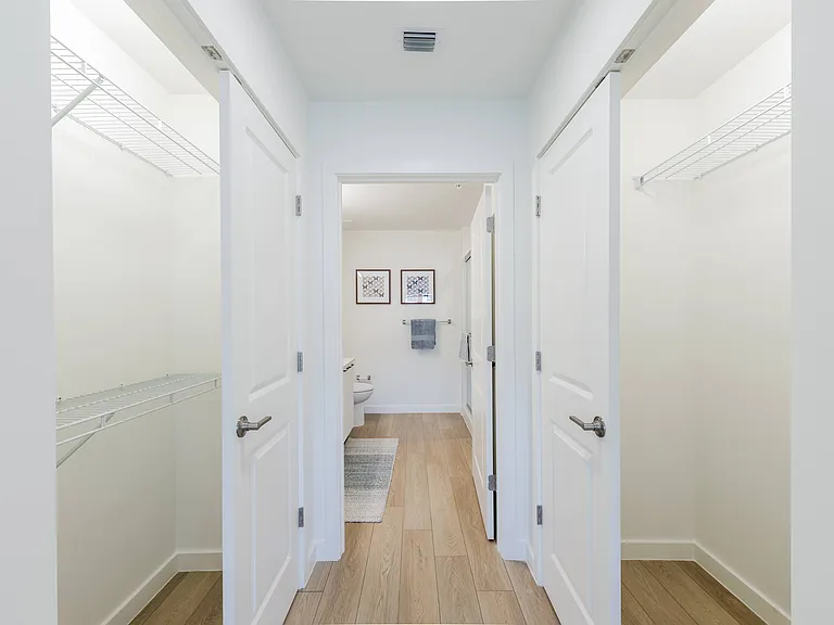 South Pointe Apartments — Photo 8