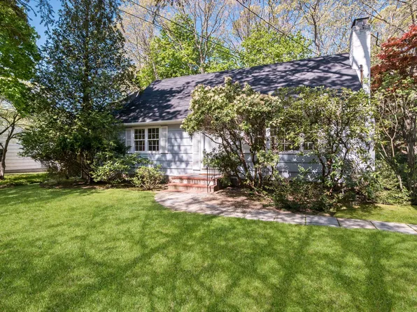 8 Highland Down, Shoreham, NY 11786