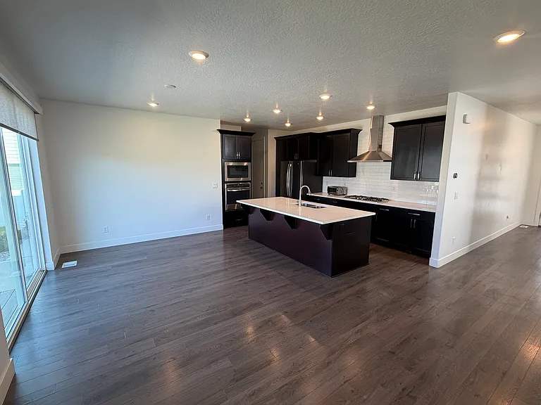 1071 W Sebal Ln — Photo 4