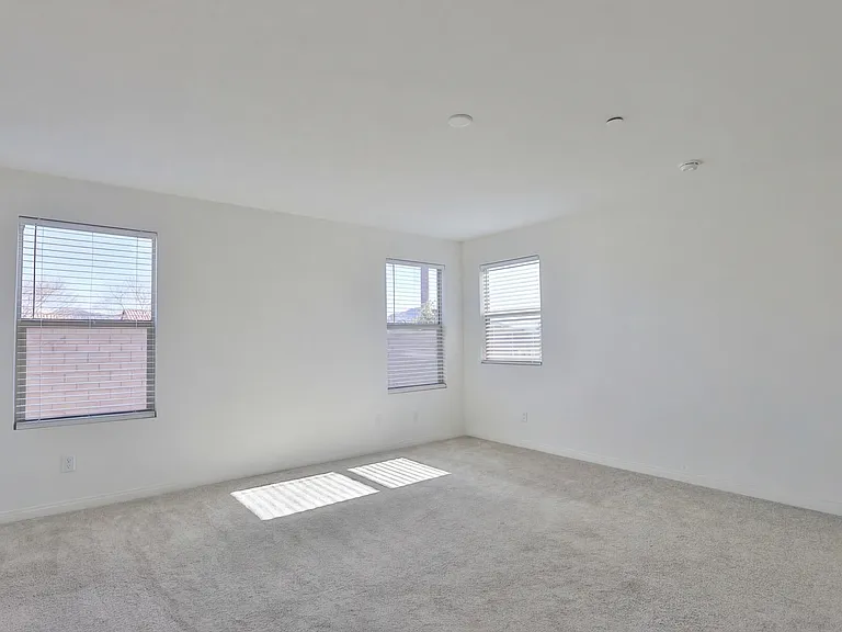 4551 Highland Ave — Photo 36