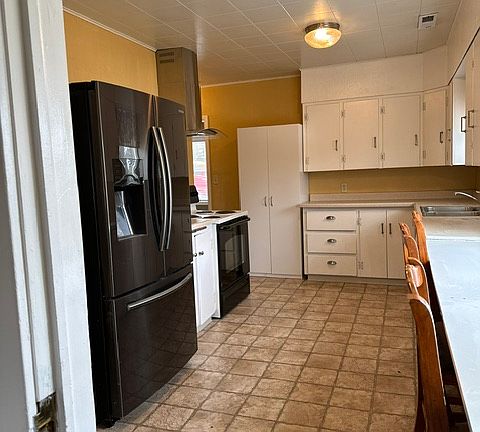 4th image of 808 Mount Whitney St #808