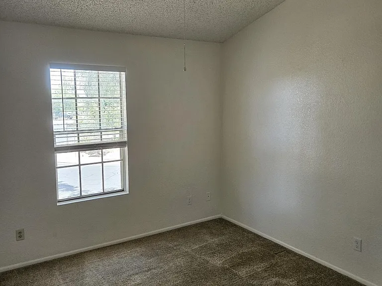 1600 N Saba St #163 — Photo 15