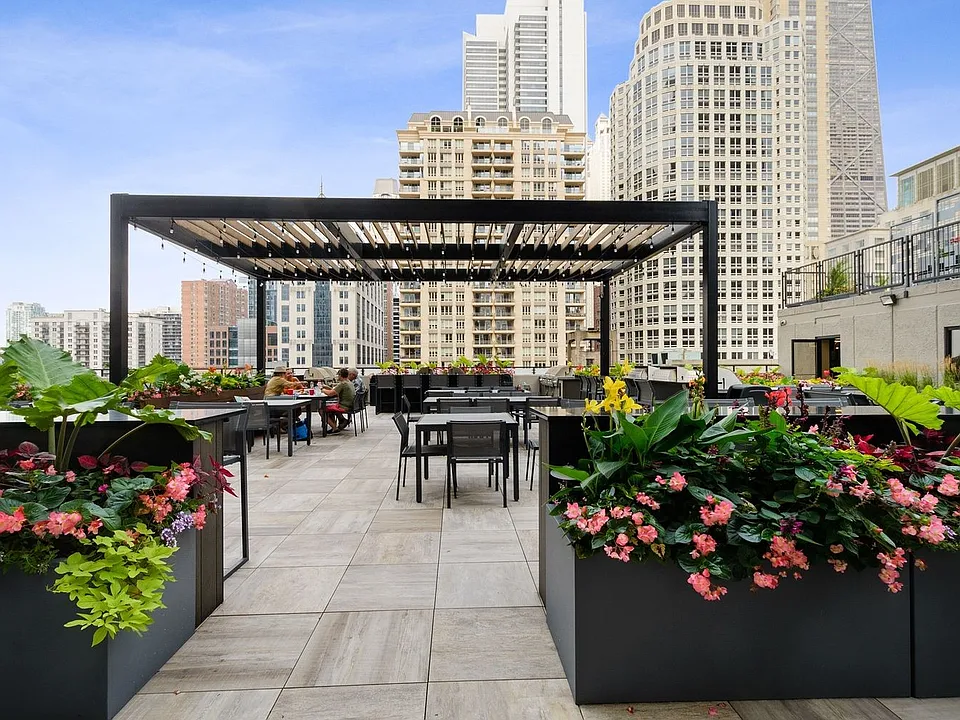 30 E Huron St #3712