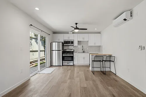 602 Douglas St #1 Photo 1